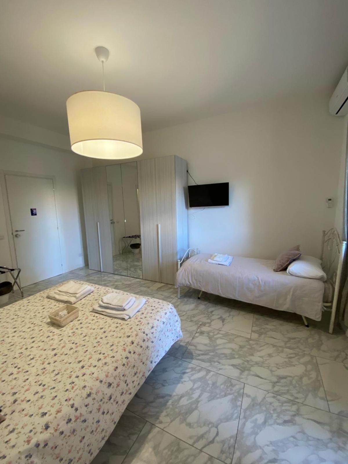 Ennio Rooms Бари Екстериор снимка