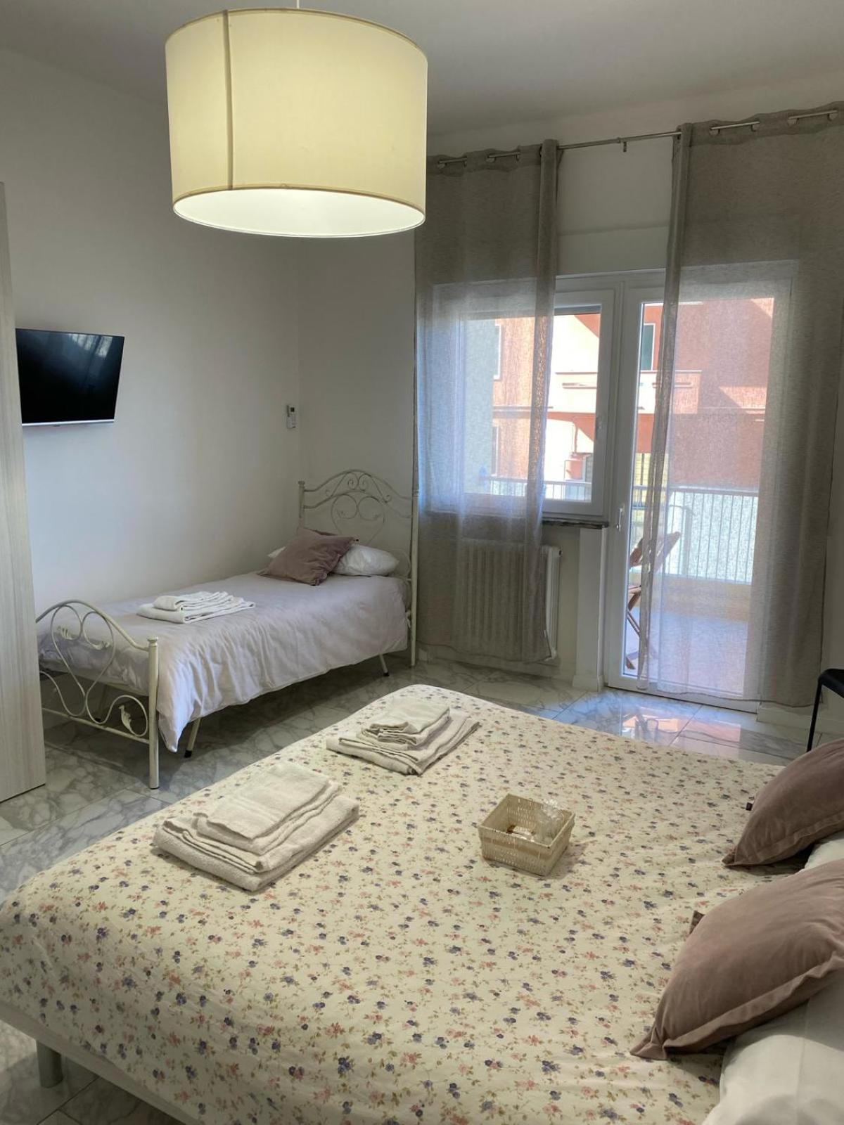 Ennio Rooms Бари Екстериор снимка