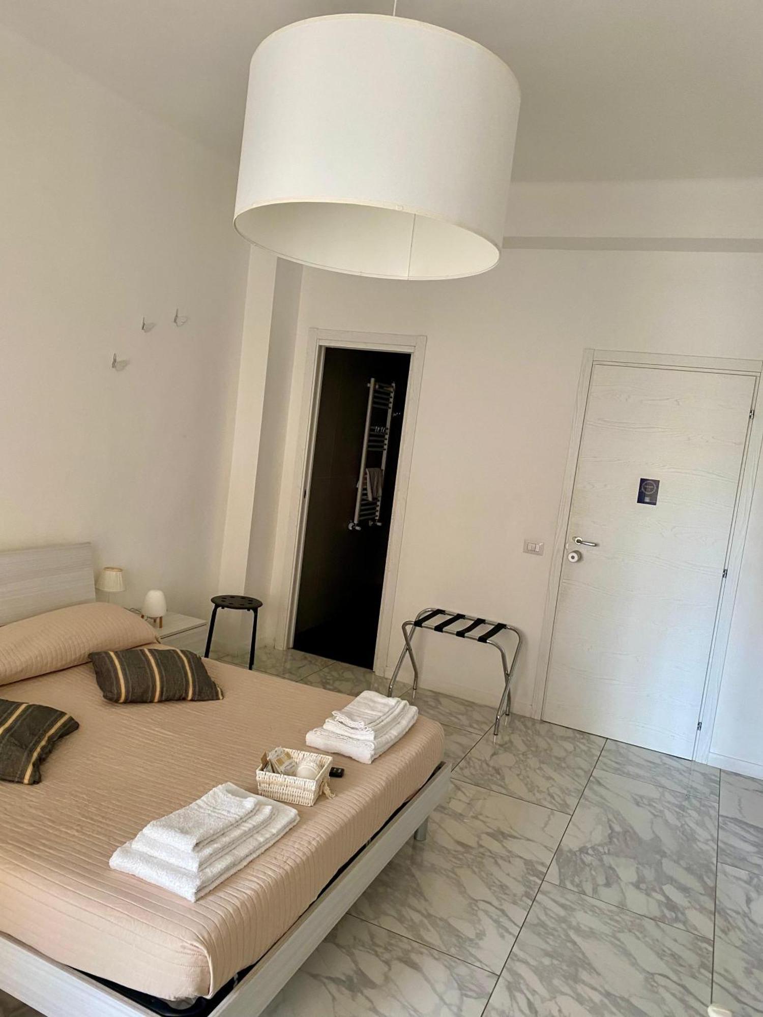 Ennio Rooms Бари Екстериор снимка